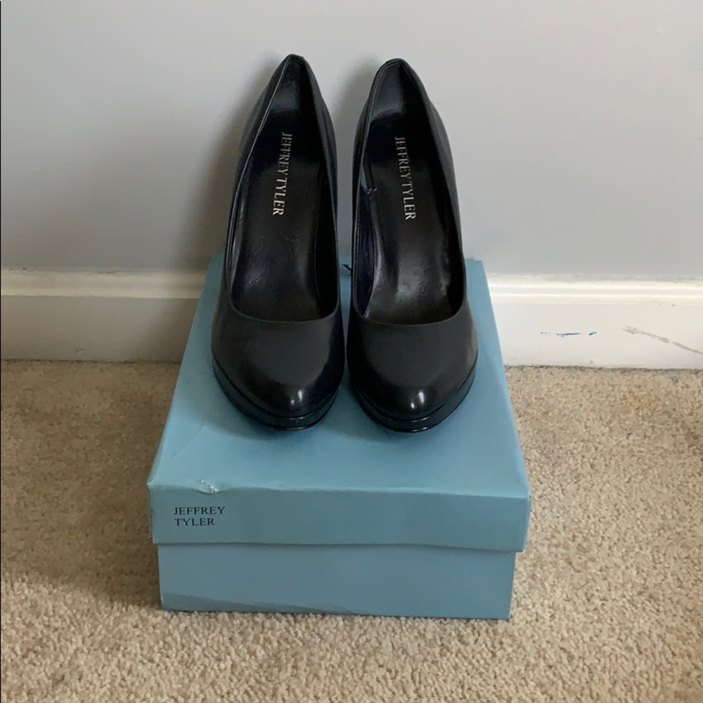 Blue pumps 4.5 in heel great condition